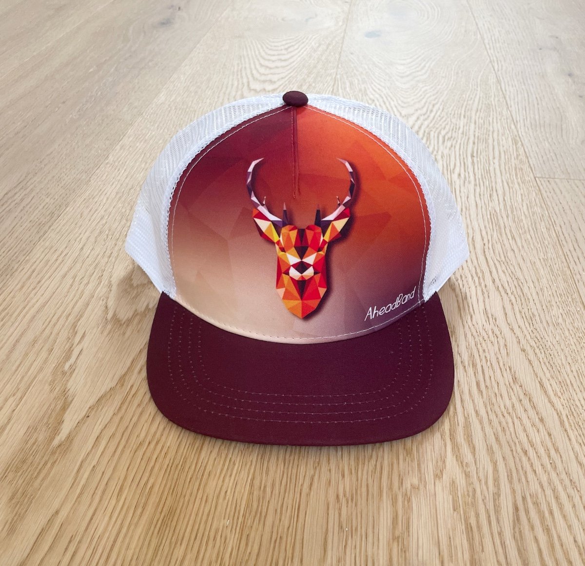 Casquette Trucker, Inspirés par la nature, montagne, création suisse, montagne et alpes, cerf géométrique, chasse et forêt