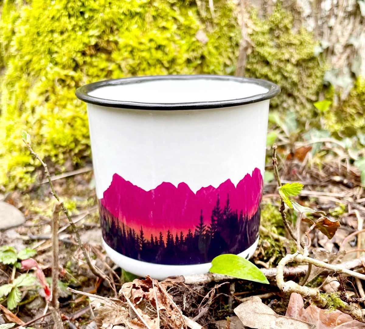 Mug émaillé, tasse émaillée , tasse céramique personnalisable, création suisse, montagne suisse, montagne française, fait à la main, handmade , swissmade, homemade- pour les activités extérieures. Dents-du-Midi