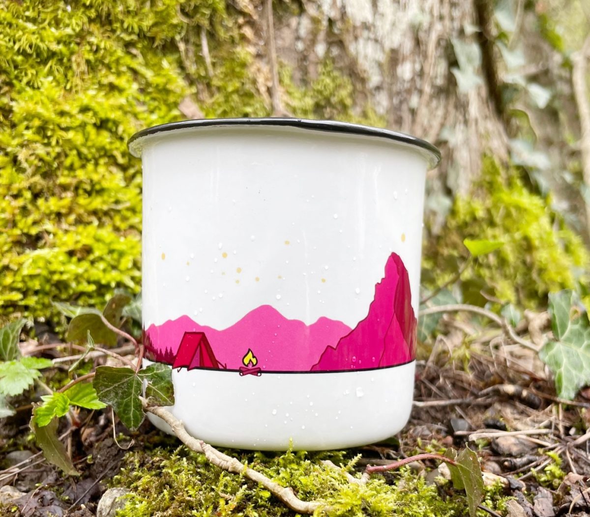 Mug émaillé, tasse émaillée , tasse céramique personnalisable, création suisse, montagne suisse, montagne française, fait à la main, handmade , swissmade, homemade- pour les activités extérieures. Cervin, camping rose