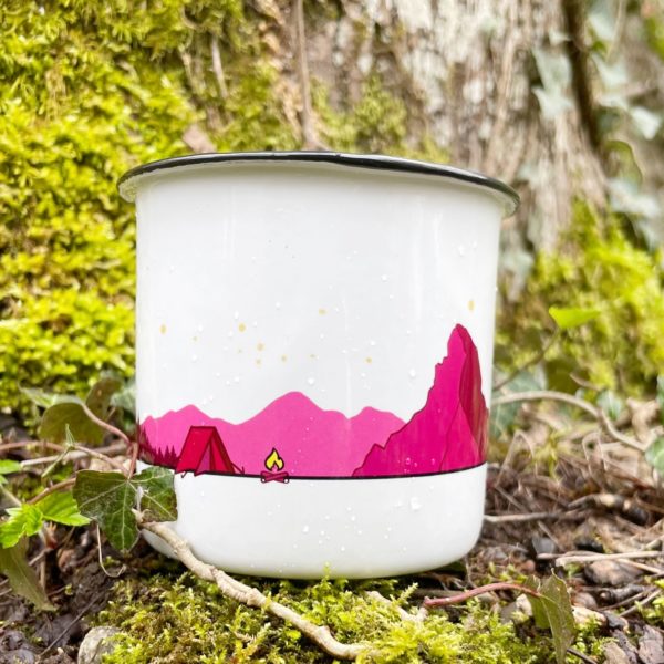 Mug émaillé, tasse émaillée , tasse céramique personnalisable, création suisse, montagne suisse, montagne française, fait à la main, handmade , swissmade, homemade- pour les activités extérieures. Cervin, camping rose