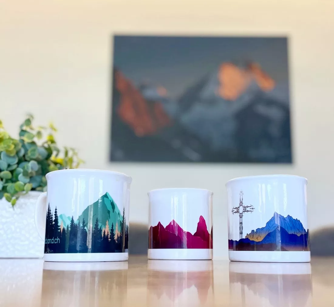 Mug émaillé ou céramique, tasse émaillée , tasse céramique personnalisable, création suisse, montagne suisse, montagne française, fait à la main, handmade , swissmade, homemade- pour les activités extérieures. Cervin , feu , camp, camping bleu, mandala pana