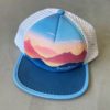 Casquette souple enfant course à pied et sport extérieur, casquette topographie, création suisse, Montagnes rose, création suisse, casquette Préalpes fribourgeoises