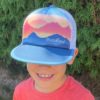 Casquette souple enfant course à pied et sport extérieur, casquette topographie, création suisse, Montagnes rose, création suisse, casquette Préalpes fribourgeoises
