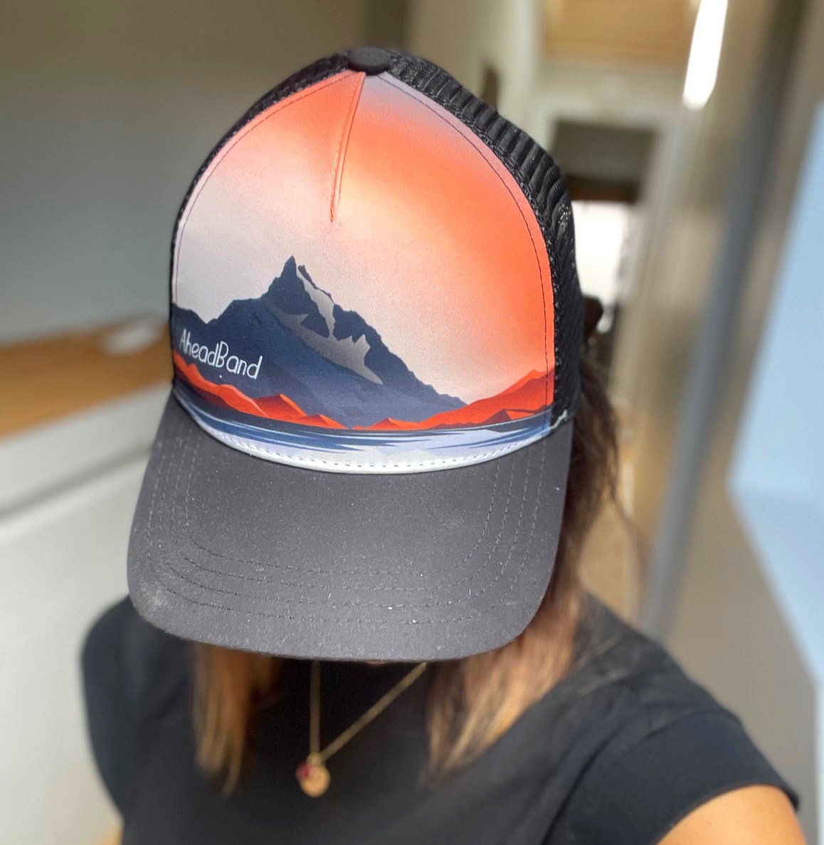 Casquette course à pied et sport extérieur, casquette montagne création suisse, casquette Val d'Anniviers, Besso