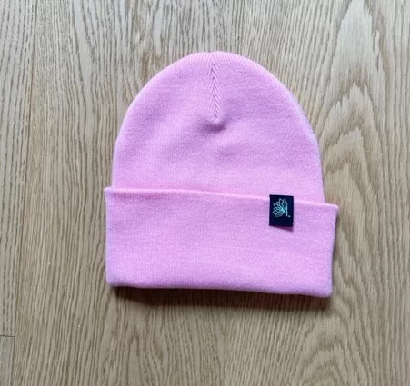 Bonnet douillet et élégant prune