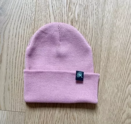 Bonnet douillet et élégant prune