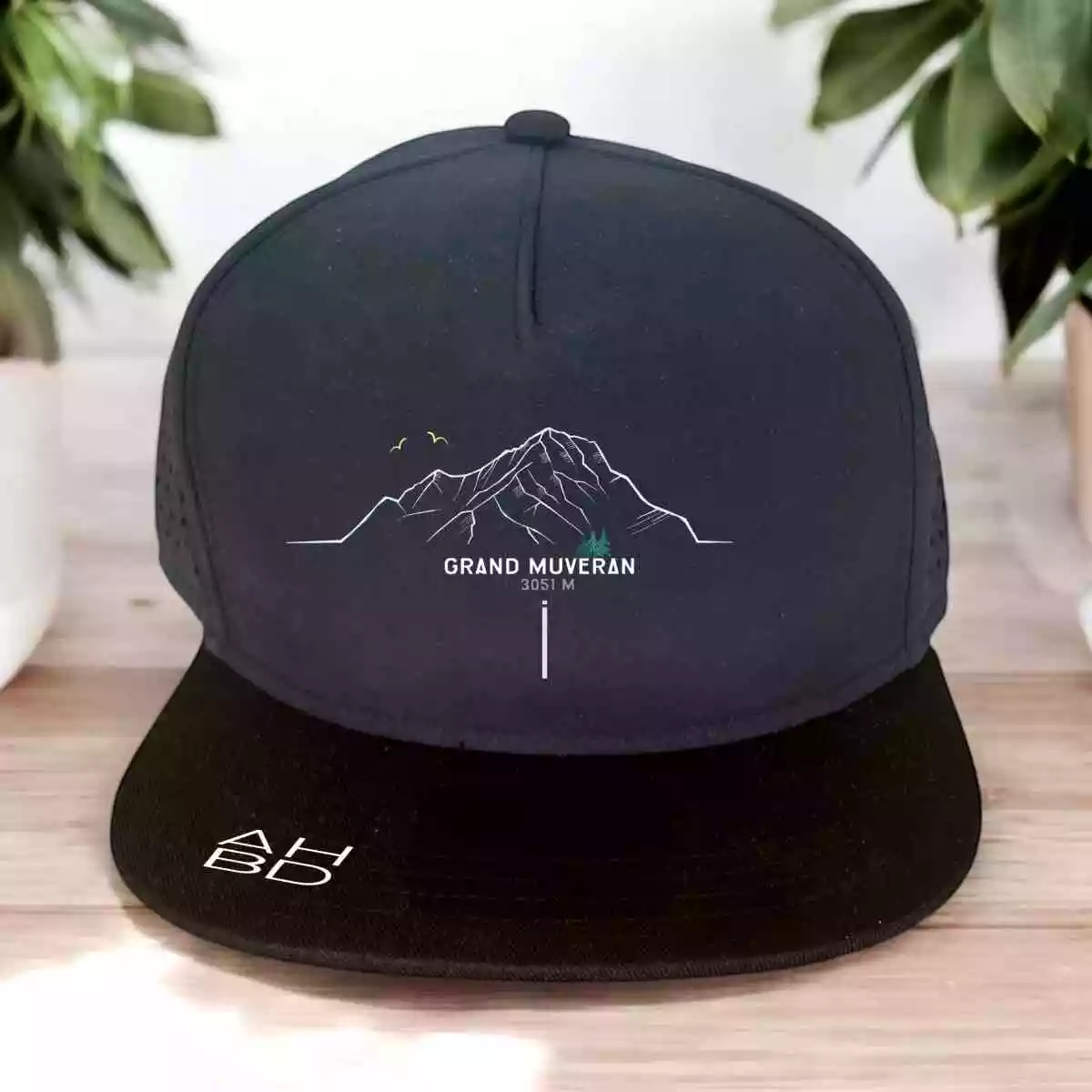 Casquette montagne suisse streetwear, casquette urbaine, look streetwear, création suisse, casquette montagnarde, Diablerets. Chavalard, Dent Blanche, Dents-du-Midi, explore, outdoor, Gastlosen, Muveran, Combin, Pilatus, camping, tente, AHBD, Moléson, casquette bébé