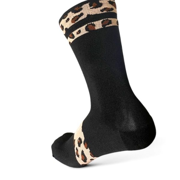 chaussettes de course à pied, chaussettes de sport chaussettes de vélo, chaussettes de running, montagne suisse, accessoires montagne, running socks, cycling socks, chaussettes léopard