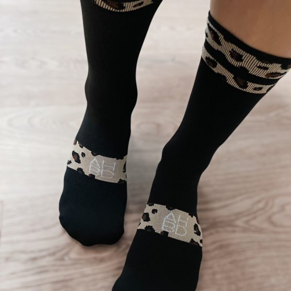chaussettes de course à pied, chaussettes de sport chaussettes de vélo, chaussettes de running, montagne suisse, accessoires montagne, running socks, cycling socks, chaussettes léopard