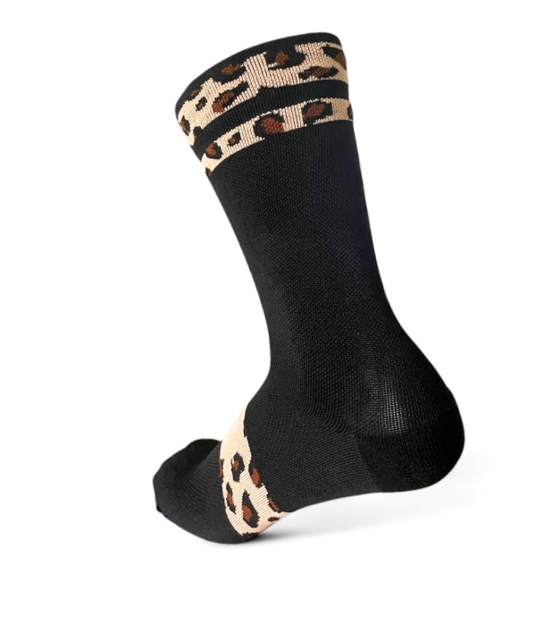 chaussettes de course à pied, chaussettes de sport chaussettes de vélo, chaussettes de running, montagne suisse, accessoires montagne, running socks, cycling socks, chaussettes léopard