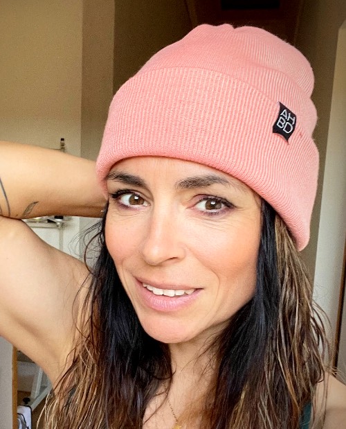 Bonnet douillet et élégant, corail