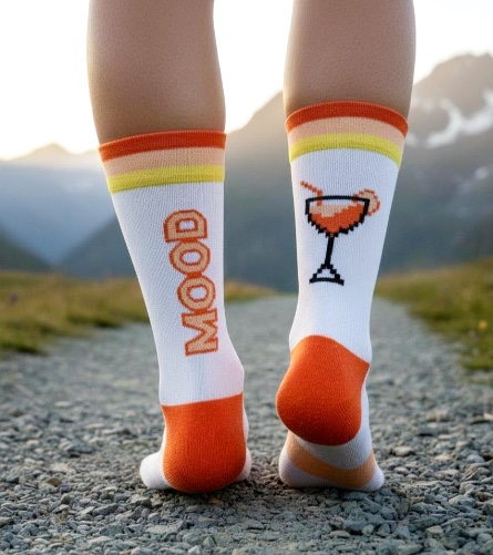 Chaussettes de sport, chaussettes performance, chaussettes personnalisables, chaussettes running, chaussettes cycling, chaussettes alpines,, chaussettes montagnes, chaussettes suisses, chaussettes montagnes suisses, chaussettes apéro, chaussettes spritz, chaussettes fleurs