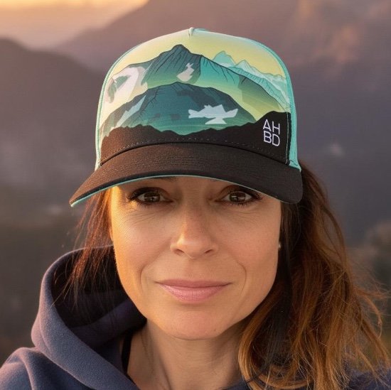 casquette montagne suisse, casquette mandala, casquette sport suisse, casquette montagne, casquette alpes, trucker, running trucker, casquette running, casquette alpes, casquette lotus, casquette montagne suisse grand chavalard